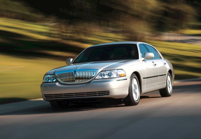 lincoln-town-car-Limo